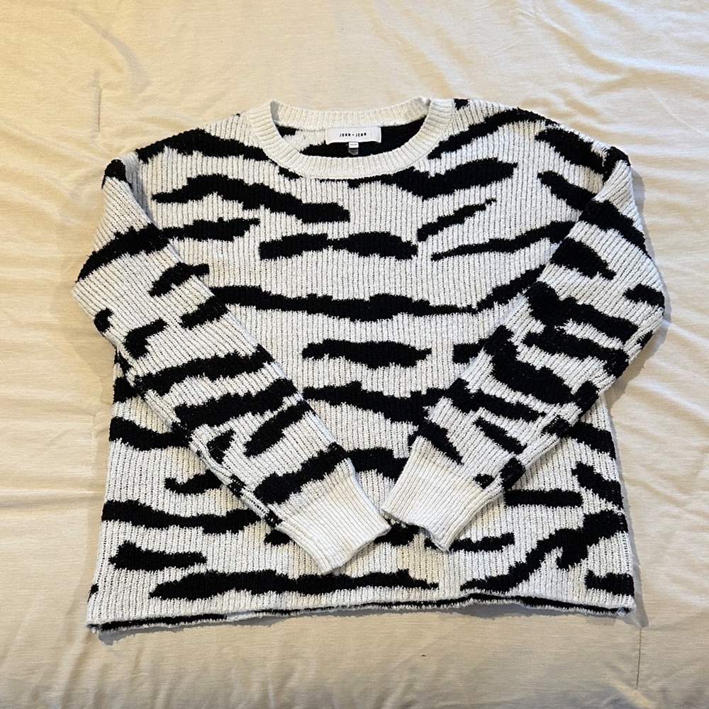 John + Jenn Zebra Pattern Sweater – Women’s – Cozy Knit Pullover Size XS - Picture 3 of 8